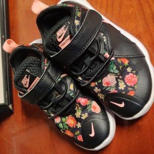Toddler girls size 9 9c floral Nike athletic shoes